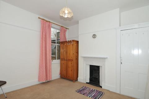 31 Hardwicke Road, London, N13 4SL