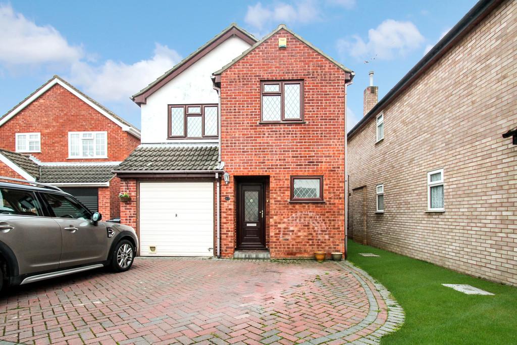 Longshots Close, Chelmsford 4 bed detached house £500,000