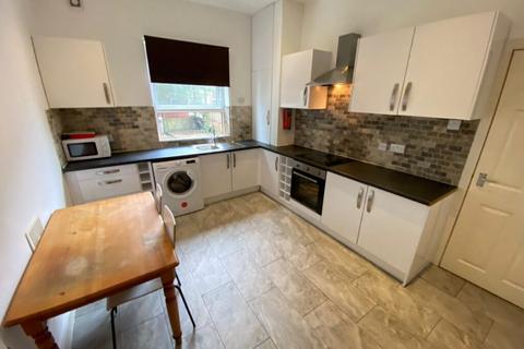 7 bedroom terraced house to rent, Ebberston Terrace, Hyde Park, Leeds, LS6 1AU