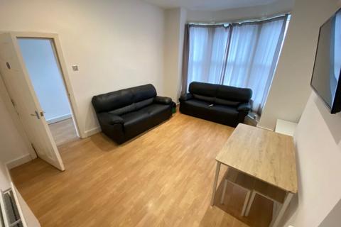 7 bedroom terraced house to rent, Ebberston Terrace, Hyde Park, Leeds, LS6 1AU