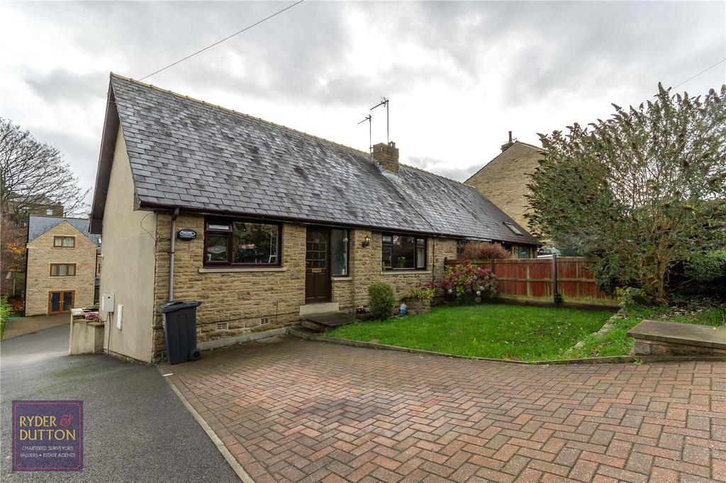 Tofts Grove, Rastrick, Brighouse, West Yorkshire, HD6 3 bed bungalow