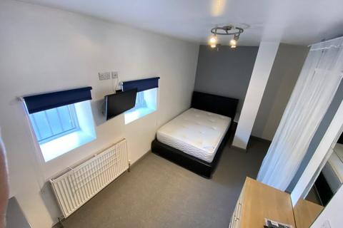 3 bedroom flat to rent, Royal Park Road, Hyde Park, LS6 1NH