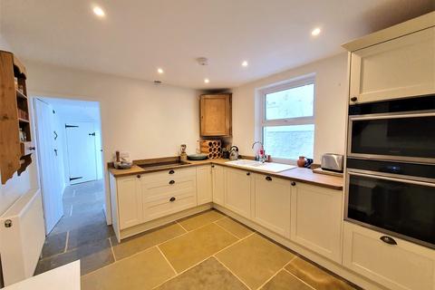 2 bedroom terraced house to rent, Richmond Street, Heamoor, Penzance