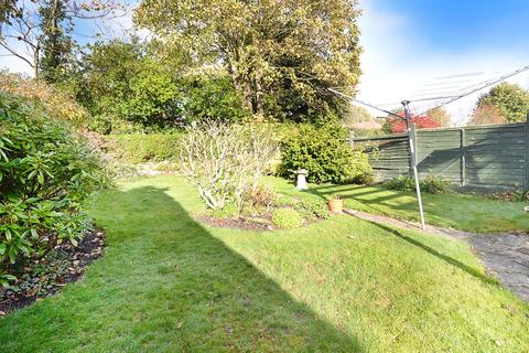 19 Balcombe Gardens, Horley, RH6 9BY