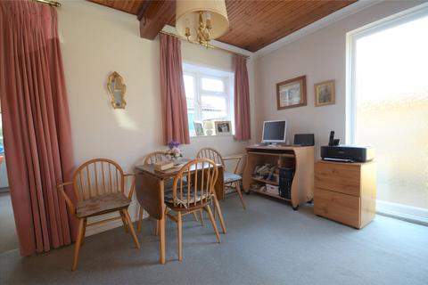 19 Balcombe Gardens, Horley, RH6 9BY