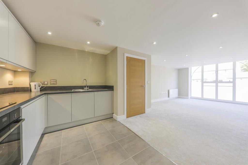 Alexandra House, Queens Road, Farnborough, Hampshire, GU14 1 bed