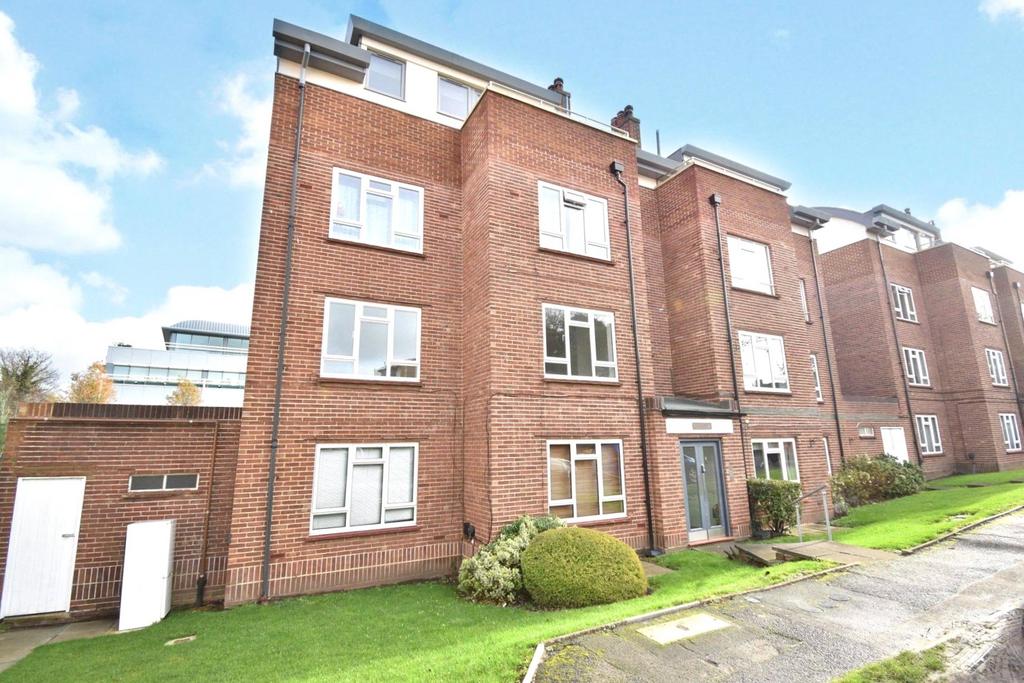 Hampshire Lodge, Courtlands, Maidenhead, Berkshire, SL6 2 bed apartment