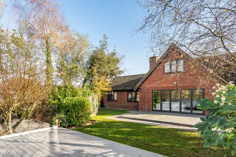 2, Lakeside Cirencester Road, Latton, Swindon, SN6 6DW