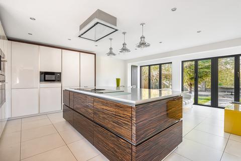 2, Lakeside Cirencester Road, Latton, Swindon, SN6 6DW