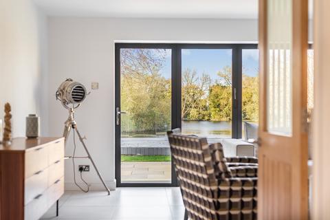 2, Lakeside Cirencester Road, Latton, Swindon, SN6 6DW