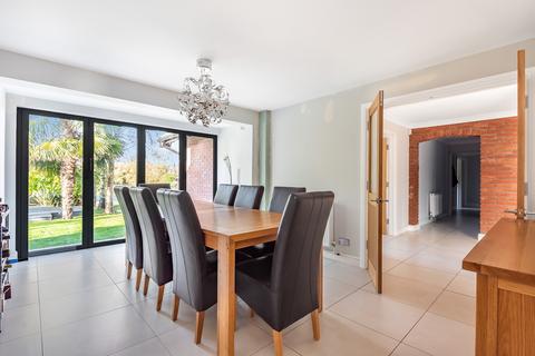 2, Lakeside Cirencester Road, Latton, Swindon, SN6 6DW