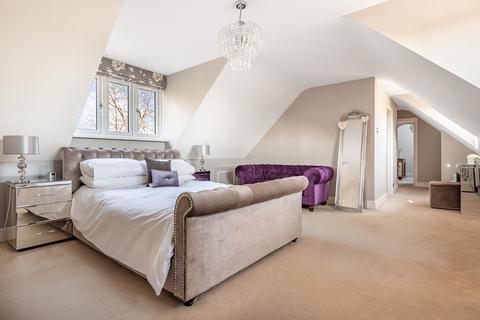 2, Lakeside Cirencester Road, Latton, Swindon, SN6 6DW