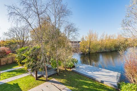 2, Lakeside Cirencester Road, Latton, Swindon, SN6 6DW