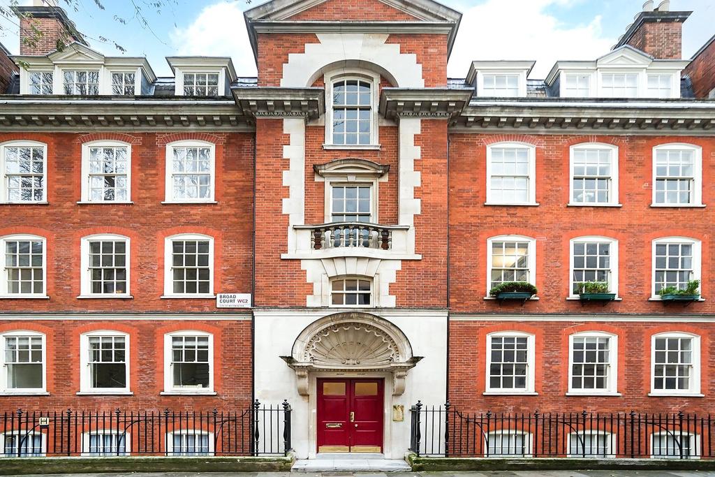 15 Broad Court