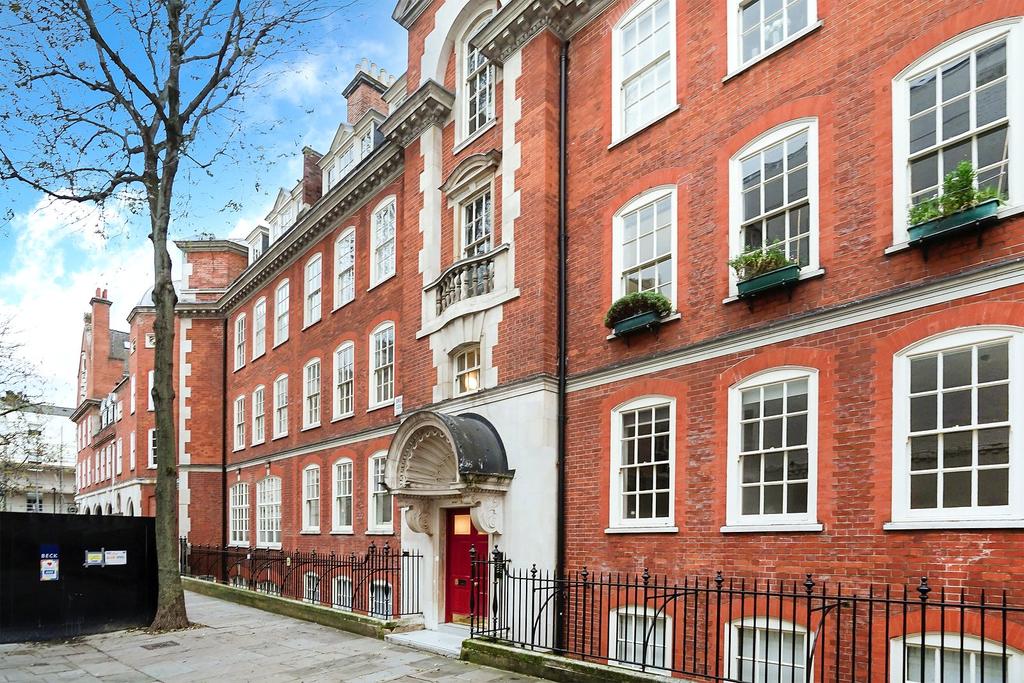 15 Broad Court