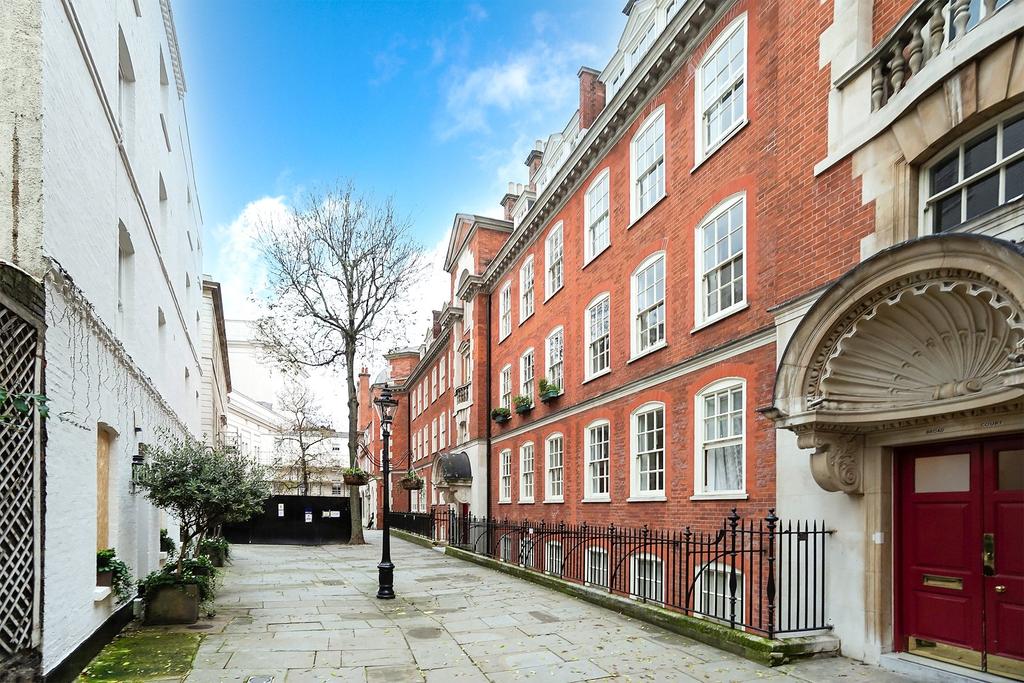 15 Broad Court