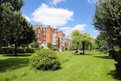 Studio to rent, Canfield Gardens, South Hampstead, London