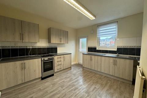 3 bedroom end of terrace house to rent, Duncan Street, Brinsworth, S60 5DD