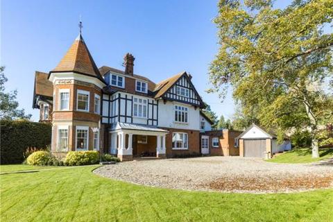 East House Wrens Hill, Oxshott, Leatherhead, KT22 0HN