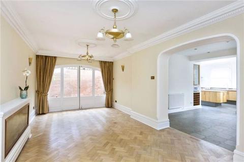 East House Wrens Hill, Oxshott, Leatherhead, KT22 0HN