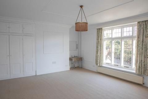 East House Wrens Hill, Oxshott, Leatherhead, KT22 0HN