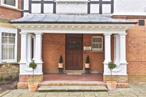 East House Wrens Hill, Oxshott, Leatherhead, KT22 0HN