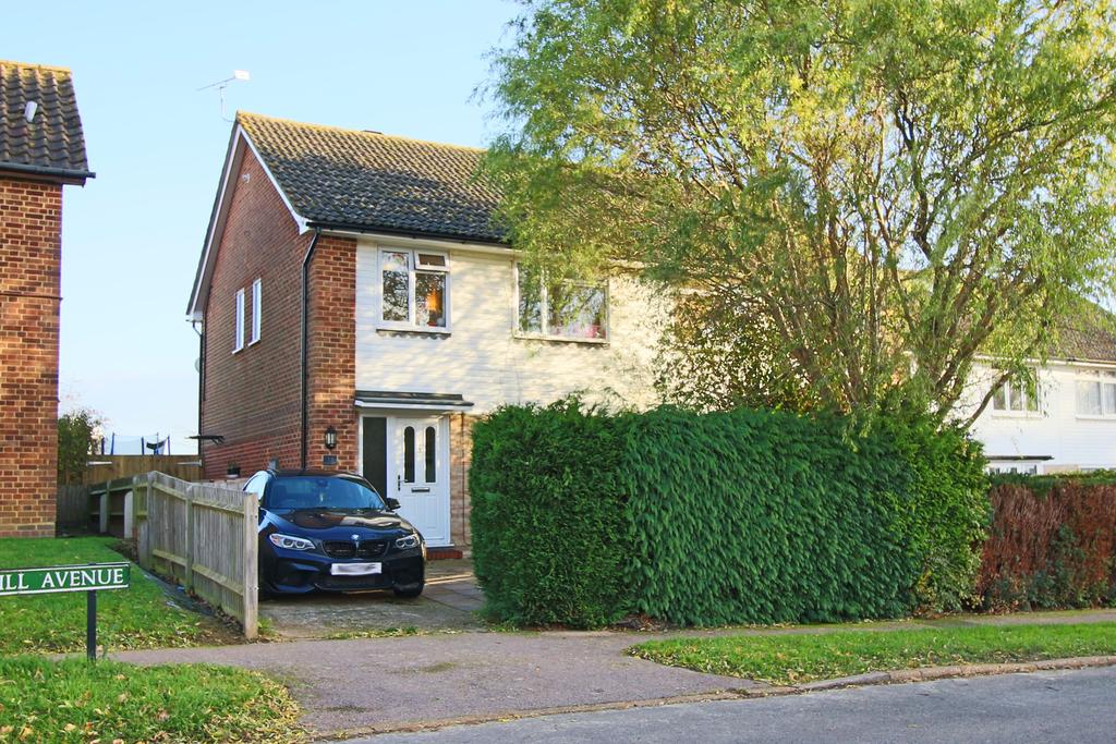 Windmill Avenue, Hassocks, West Sussex, BN6 8LJ. 3 bed semidetached