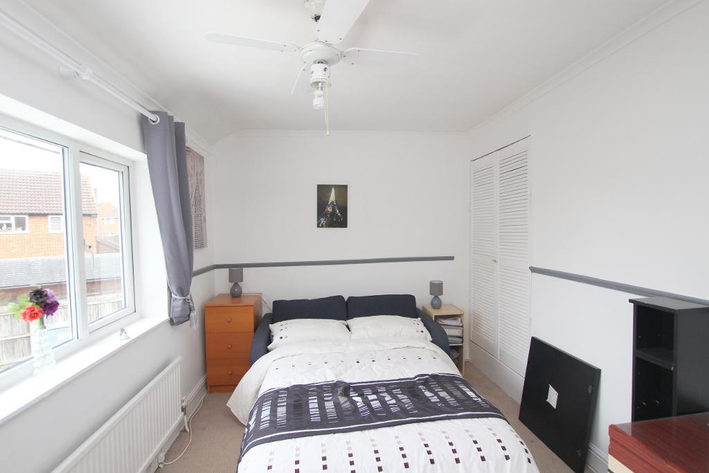 Stuart Road, Barton le Clay, Beds, MK45 4ND 2 bed semidetached house