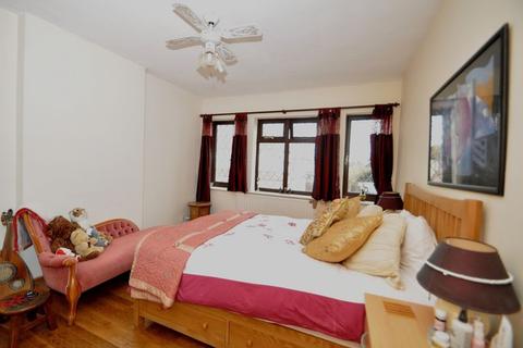 4 Broadlands Way, New Malden, KT3 6PW