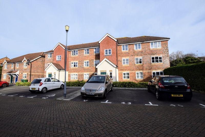 Whitehead Way, Aylesbury 2 bed apartment £74,000