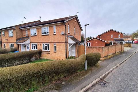 17 Fall Close, Aylesbury, HP19 9XR
