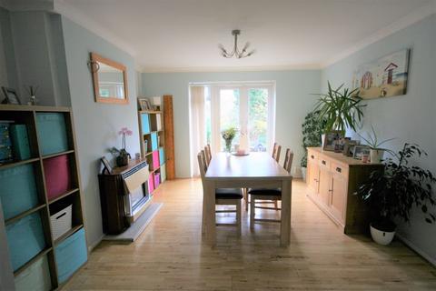76 Colin Road, Barnwood, Gloucester, GL4 3JN