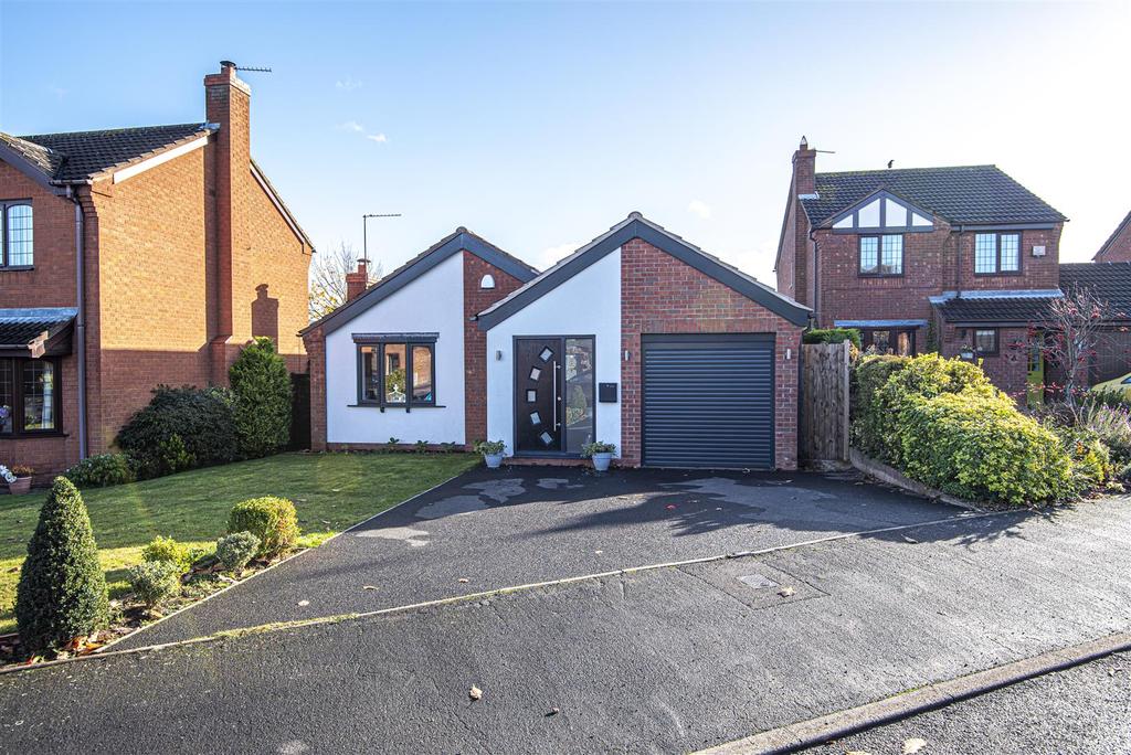 Sheriffs Close, Lichfield 3 bed detached bungalow £485,000