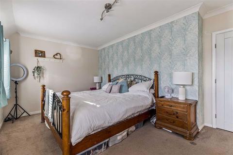 16 Alsops Road, Willesborough, Ashford, TN24 0EY