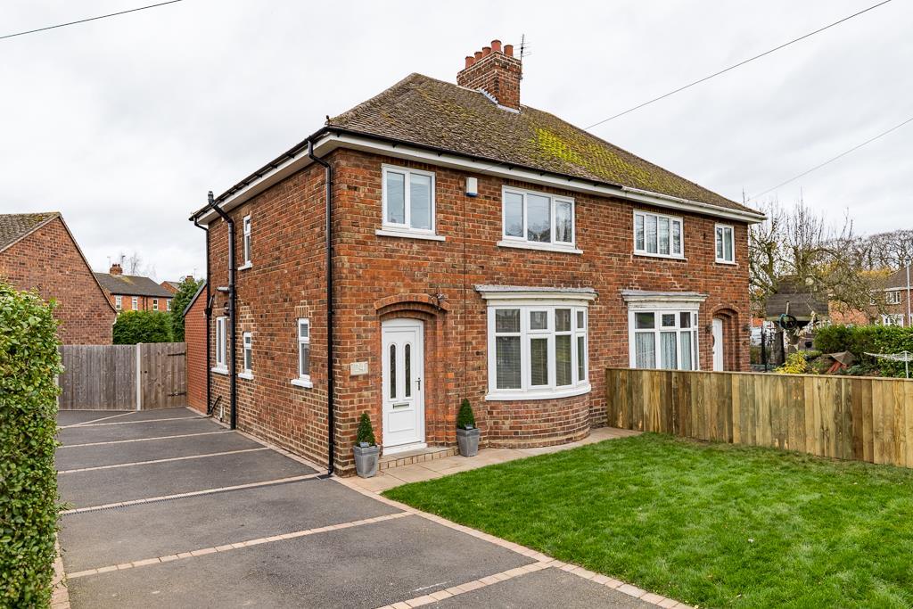 Estate Avenue, Broughton, Brigg 3 bed semidetached house £160,000