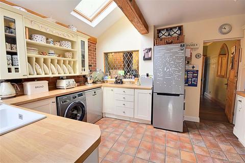 15 Lambert Road, Worcester, WR2 5DD