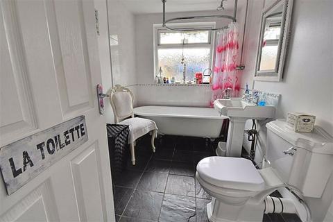 15 Lambert Road, Worcester, WR2 5DD