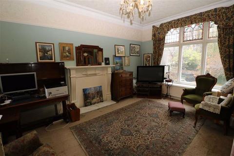 7 Alness Road, Manchester, M16 8ET