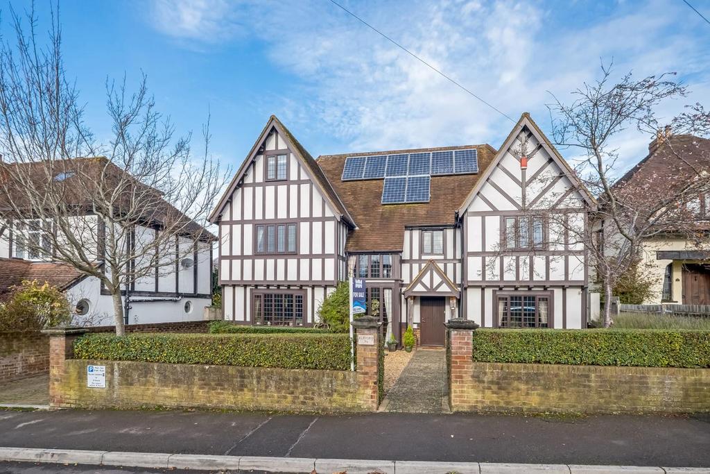 Moberly Road, Salisbury 6 bed house £1,000,000