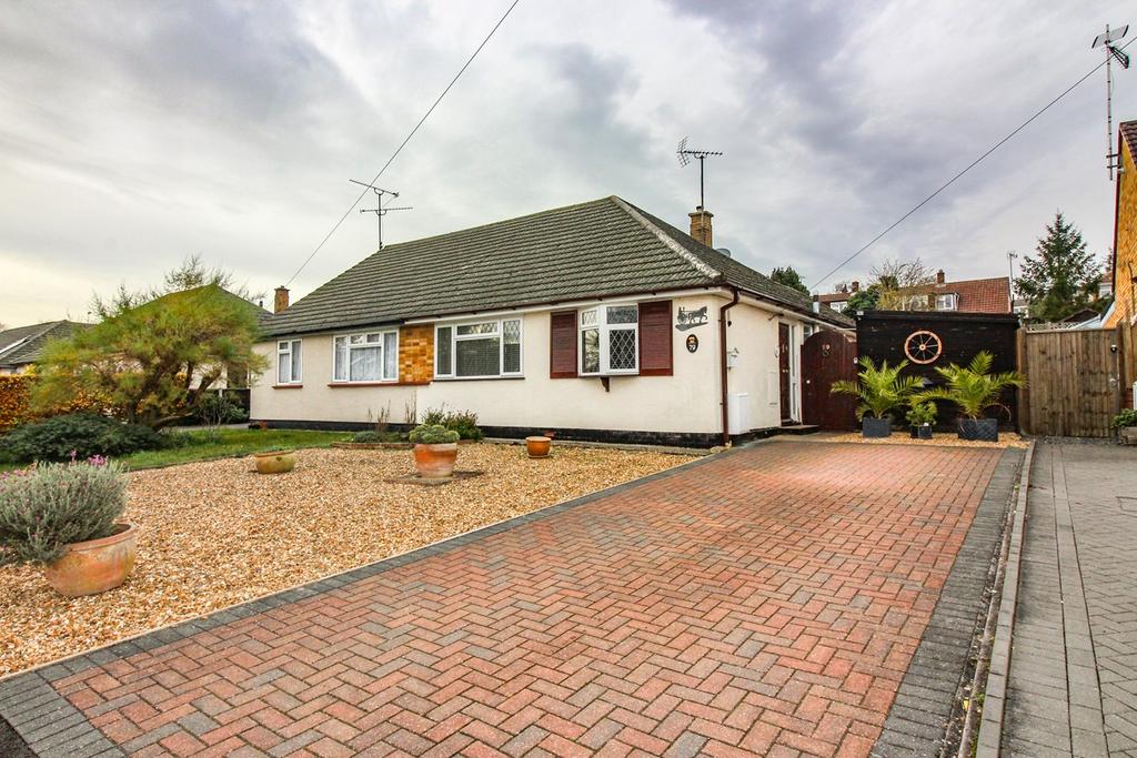 Ninesprings Way, Hitchin, SG4 2 bed semidetached bungalow £435,000