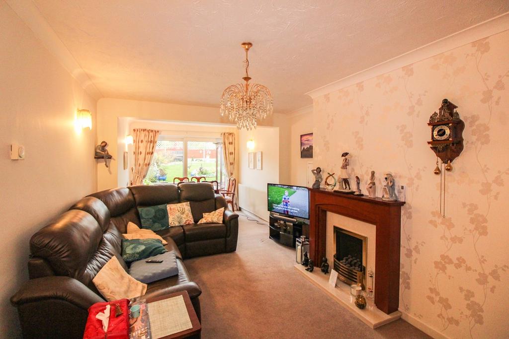 Ninesprings Way, Hitchin, SG4 2 bed semidetached bungalow £435,000