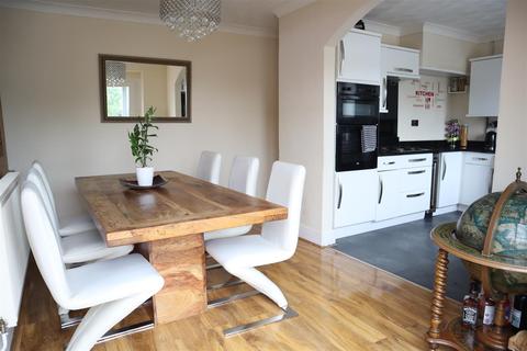 7 Brynhyfryd, Burry Port, SA16 0PR