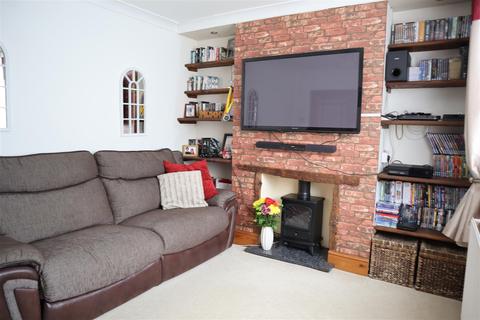 7 Brynhyfryd, Burry Port, SA16 0PR