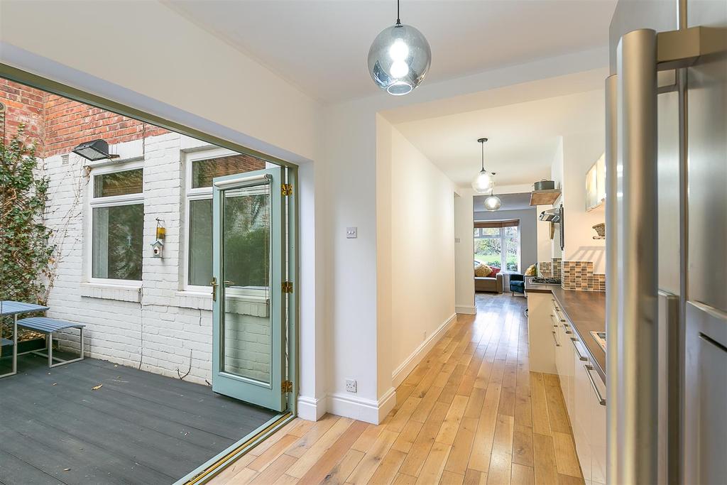 Newlands Road, High West Jesmond... 2 bed flat £175,000