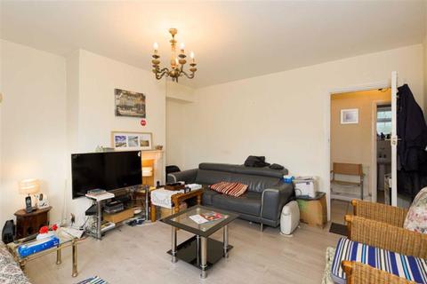 10 Parkhurst, Epsom, KT19 8QZ
