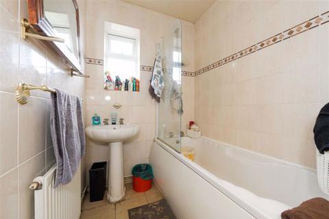10 Parkhurst, Epsom, KT19 8QZ