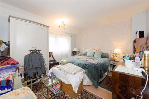 10 Parkhurst, Epsom, KT19 8QZ