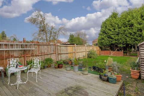 10 Parkhurst, Epsom, KT19 8QZ