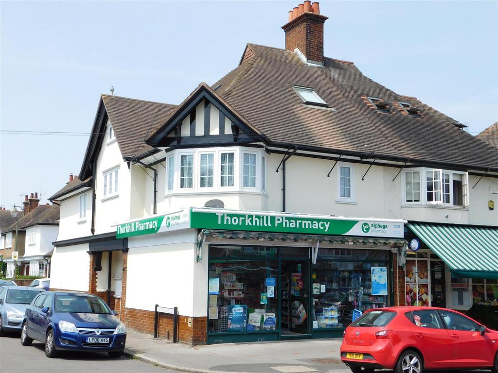 Thorkhill Road, Thames Ditton 2 bed flat £1,350 pcm (£312 pw)