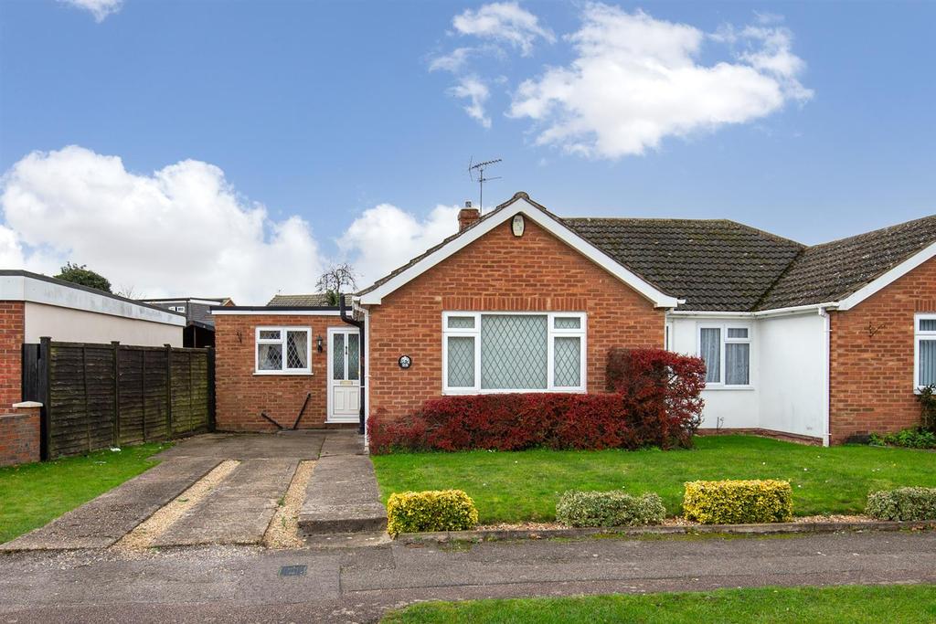 Cemetery Road, Houghton Regis, Dunstable 3 bed semidetached bungalow